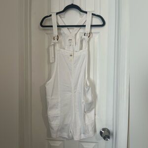 NWT- Aerie white short talls, size medium